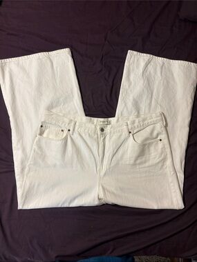 Abercrombie & Fitch White Bootcut Jeans Womens 34 regular (28 inch inseam)